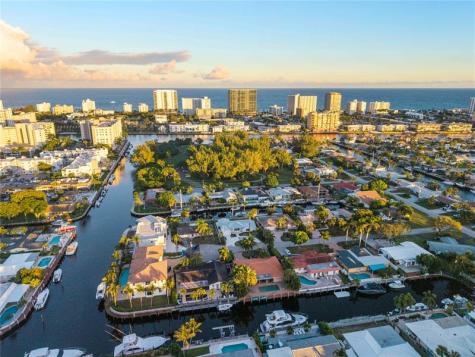 1240 NE 27th Way Pompano Beach FL 33062