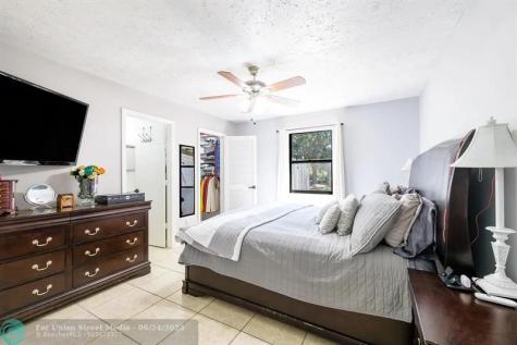 1181 SW Goodman Avenue Port St Lucie FL 34953