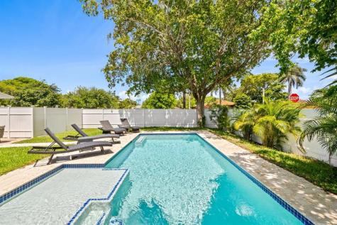 415 SE 3rd Avenue Delray Beach FL 33483