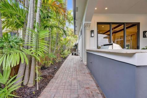 2425 Middle River Drive Fort Lauderdale FL 33305