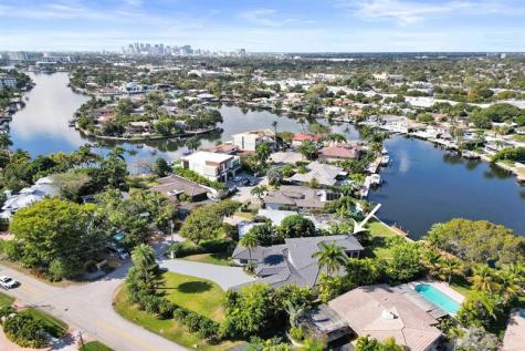 2425 Middle River Drive Fort Lauderdale FL 33305