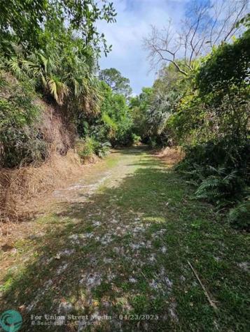 532 NE Canoe Park Circle Port St Lucie FL 34983
