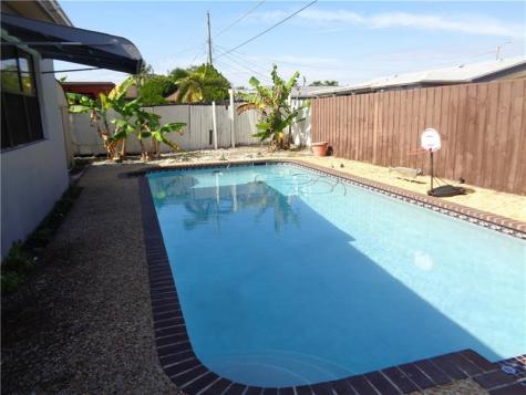 9571 Sunset Strip Sunrise FL 33322