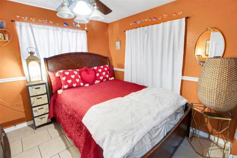 524 SW 72nd Avenue North Lauderdale FL 33068