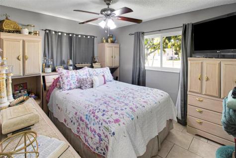 524 SW 72nd Avenue North Lauderdale FL 33068