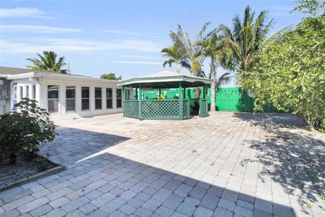 524 SW 72nd Avenue North Lauderdale FL 33068