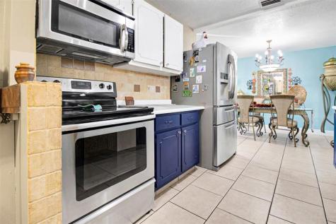 524 SW 72nd Avenue North Lauderdale FL 33068
