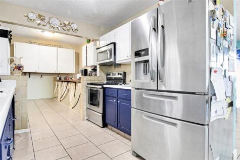 524 SW 72nd Avenue North Lauderdale FL 33068