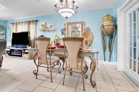 524 SW 72nd Avenue North Lauderdale FL 33068