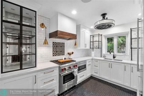 1615 SE 4th Street Fort Lauderdale FL 33301