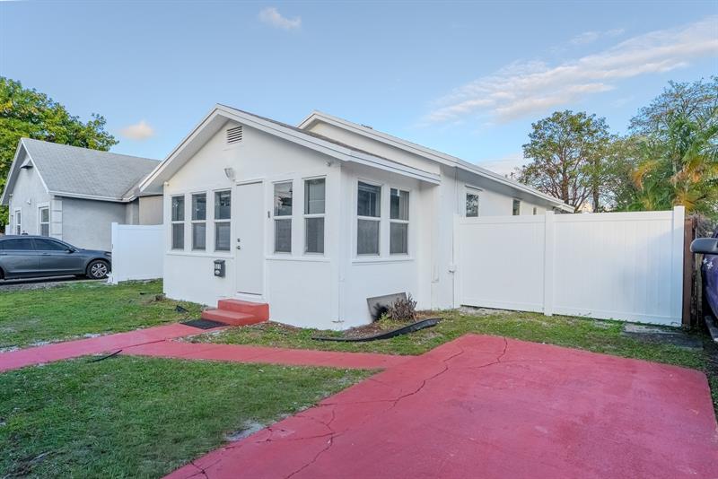 521 S 24th Avenue Hollywood FL 33020