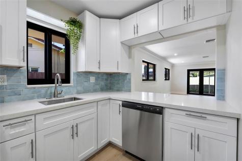 617 NE 38th Street Oakland Park FL 33334
