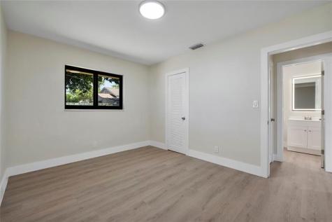 617 NE 38th Street Oakland Park FL 33334