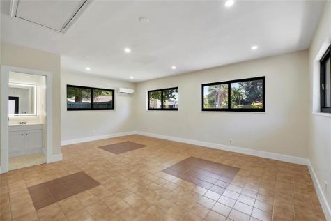 617 NE 38th Street Oakland Park FL 33334