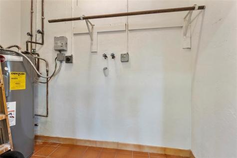 617 NE 38th Street Oakland Park FL 33334