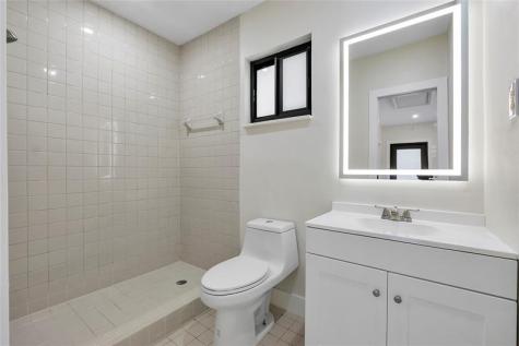 617 NE 38th Street Oakland Park FL 33334