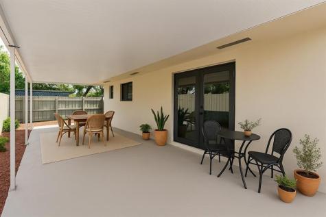 617 NE 38th Street Oakland Park FL 33334