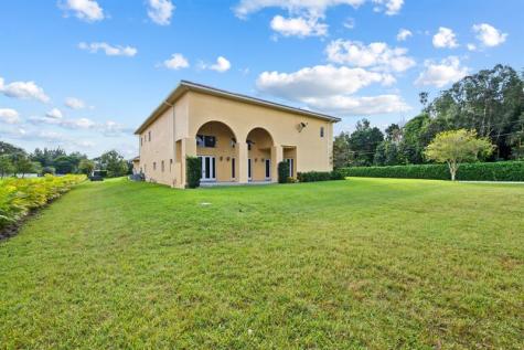 11621 SW 1st Street Plantation FL 33325