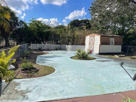 1865 SW 87th Terrace Davie FL 33324