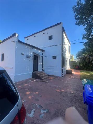 2152 SW 10th Street Miami FL 33135