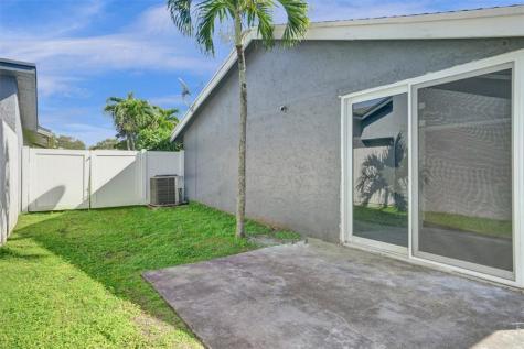 967 NW 89th Avenue Plantation FL 33324