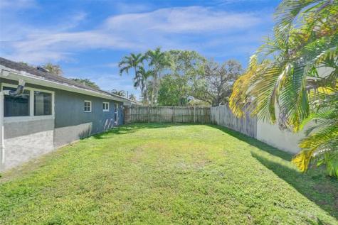 967 NW 89th Avenue Plantation FL 33324