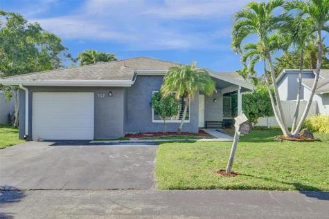 967 NW 89th Avenue Plantation FL 33324