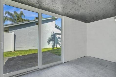 967 NW 89th Avenue Plantation FL 33324