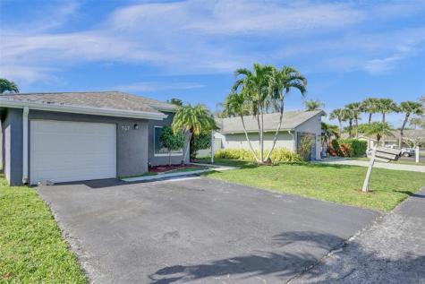 967 NW 89th Avenue Plantation FL 33324