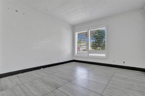 967 NW 89th Avenue Plantation FL 33324