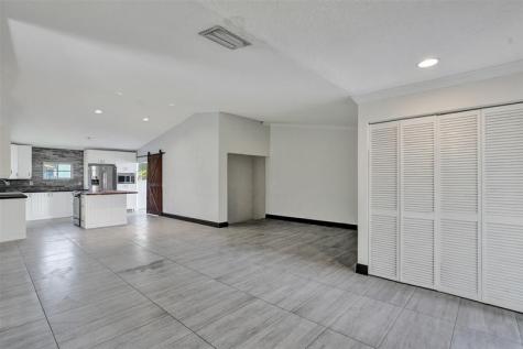 967 NW 89th Avenue Plantation FL 33324