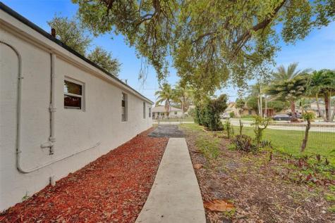 5025 SW 22nd Street Hollywood FL 33023