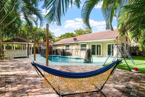 1427 Seagrape Circle Weston FL 33326