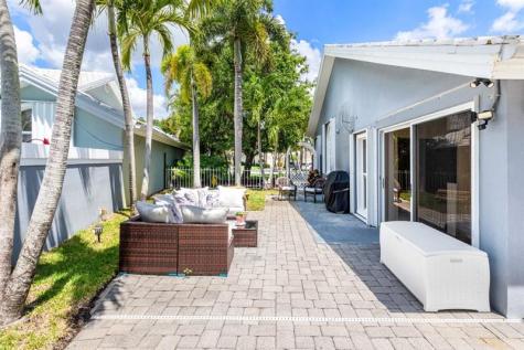 2860 Wilderness Road West Palm Beach FL 33409