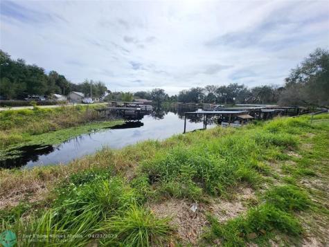 70 Tin House Cove Road Lorida FL 33857