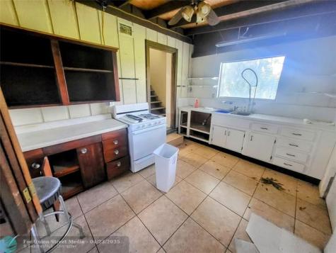 70 Tin House Cove Road Lorida FL 33857
