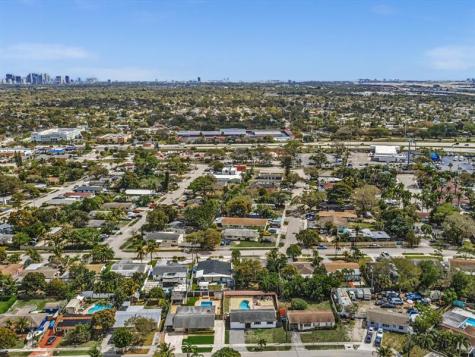 2340 SW 42nd Terrace Fort Lauderdale FL 33317