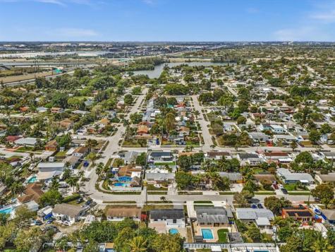 2340 SW 42nd Terrace Fort Lauderdale FL 33317