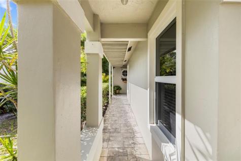 2933 Myrtle Oak Circle Davie FL 33328