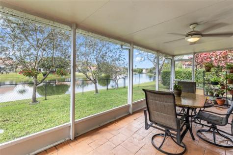 2933 Myrtle Oak Circle Davie FL 33328