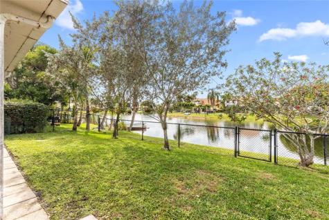 2933 Myrtle Oak Circle Davie FL 33328