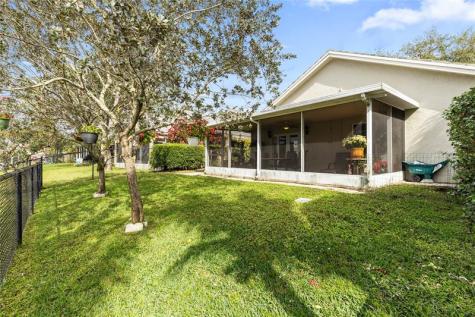2933 Myrtle Oak Circle Davie FL 33328