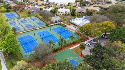 2933 Myrtle Oak Circle Davie FL 33328