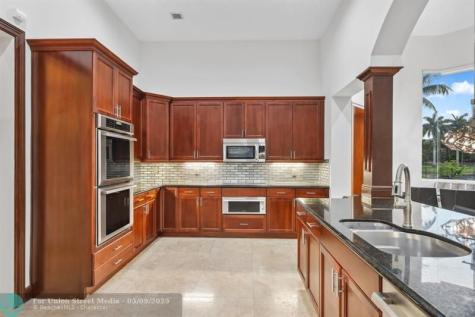 2753 W Stonebrook Circle Davie FL 33330