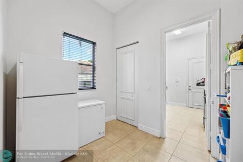 2753 W Stonebrook Circle Davie FL 33330