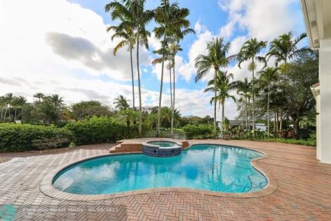 2753 W Stonebrook Circle Davie FL 33330
