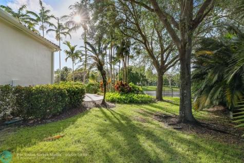 2753 W Stonebrook Circle Davie FL 33330