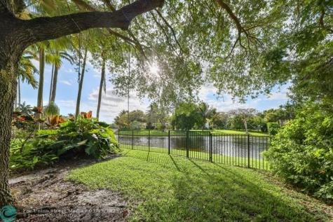 2753 W Stonebrook Circle Davie FL 33330