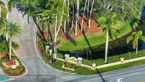 2753 W Stonebrook Circle Davie FL 33330