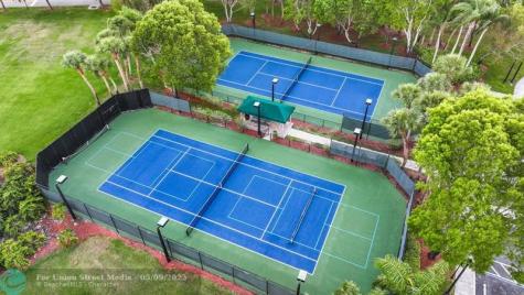 2753 W Stonebrook Circle Davie FL 33330